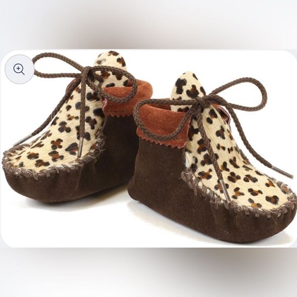 Itasca Leathergoods Baby/Infant Wapsi 'Meow' Leopard Moccasin/Shoes. Large. NWOT - Picture 1 of 13